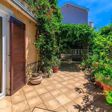 Apartments And Room Mirjana Dramalj Exterior photo