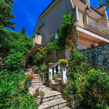 Apartments And Room Mirjana Dramalj Exterior photo