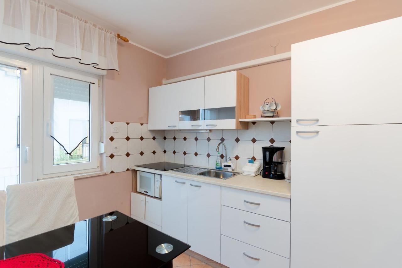 Apartments And Room Mirjana Dramalj Exterior photo