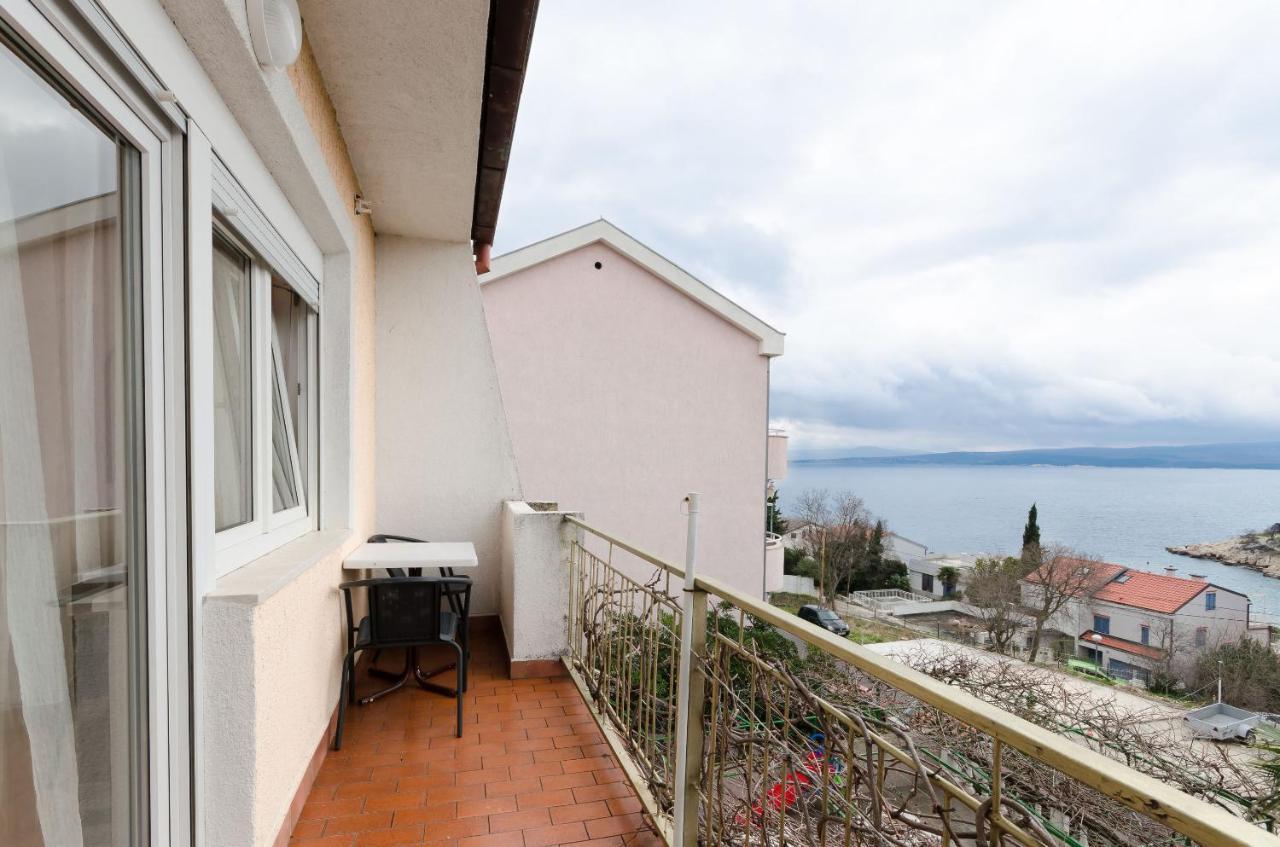 Apartments And Room Mirjana Dramalj Exterior photo