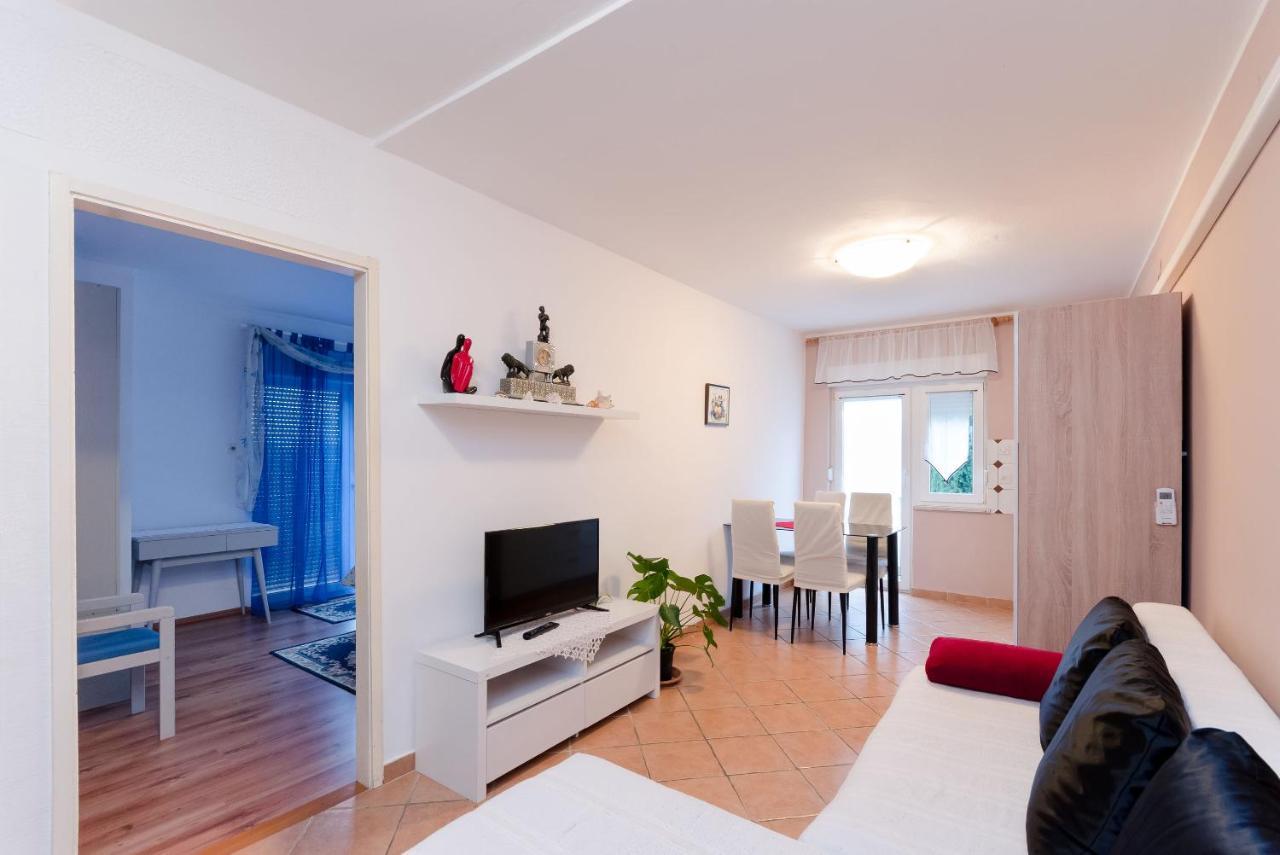 Apartments And Room Mirjana Dramalj Exterior photo