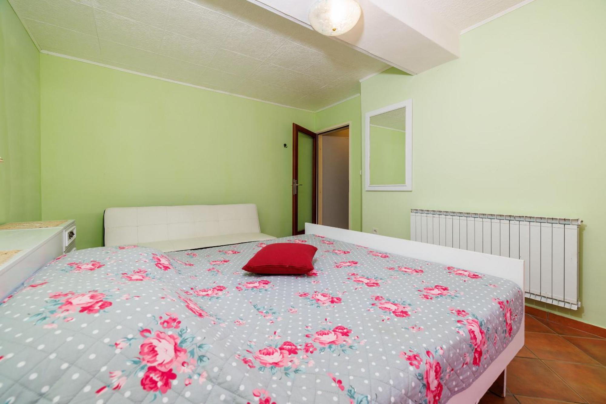 Apartments And Room Mirjana Dramalj Exterior photo