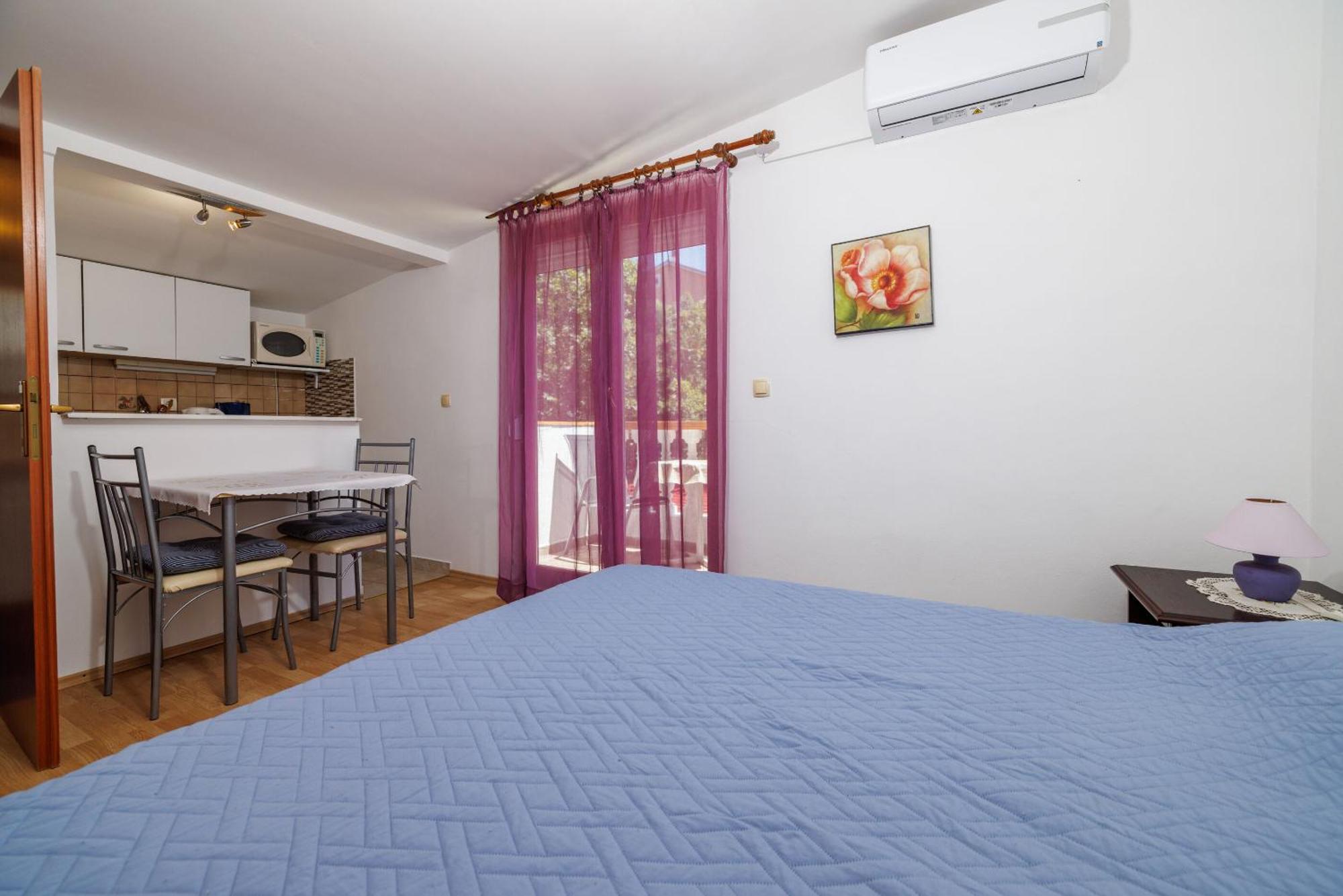 Apartments And Room Mirjana Dramalj Exterior photo