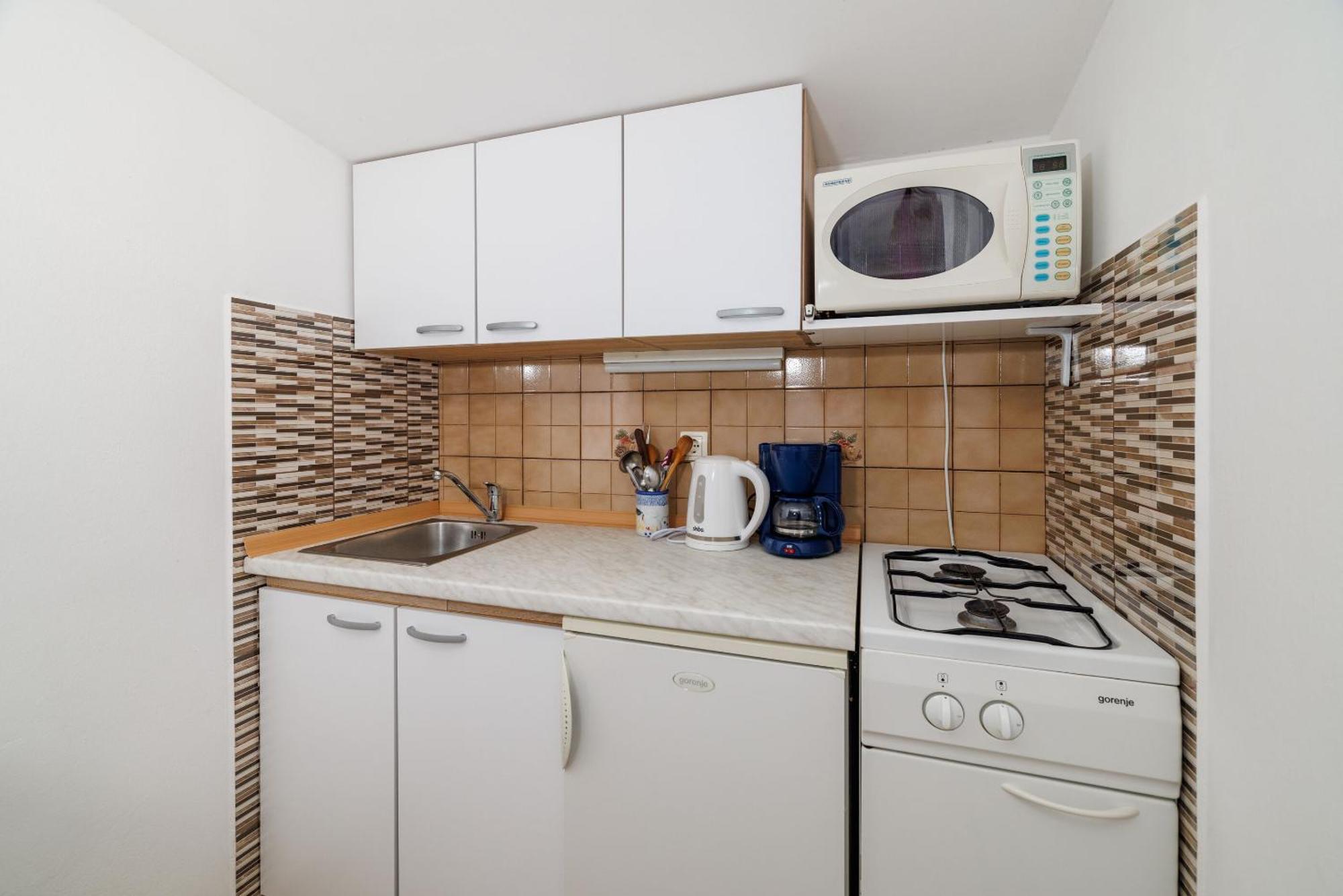 Apartments And Room Mirjana Dramalj Exterior photo