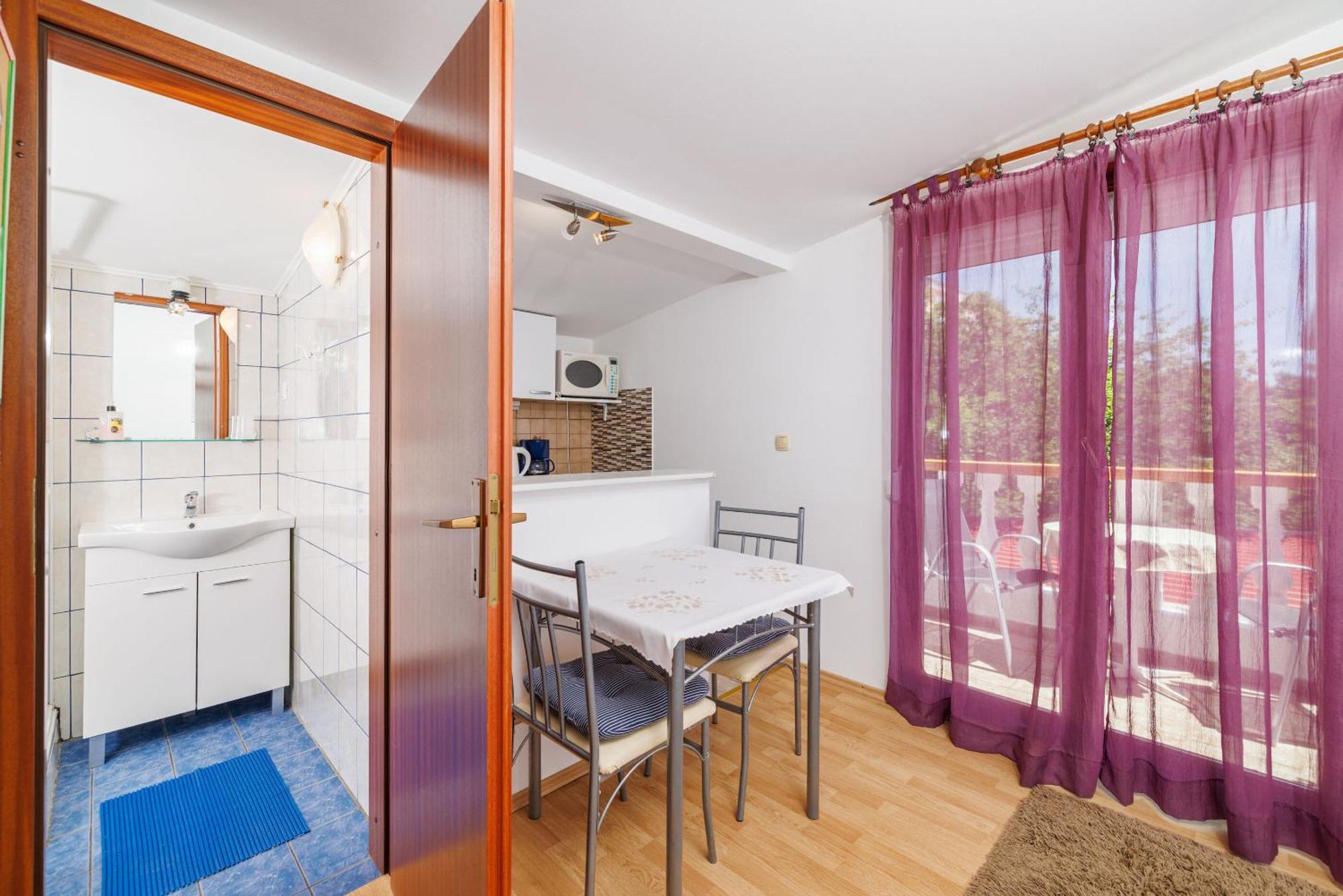 Apartments And Room Mirjana Dramalj Exterior photo