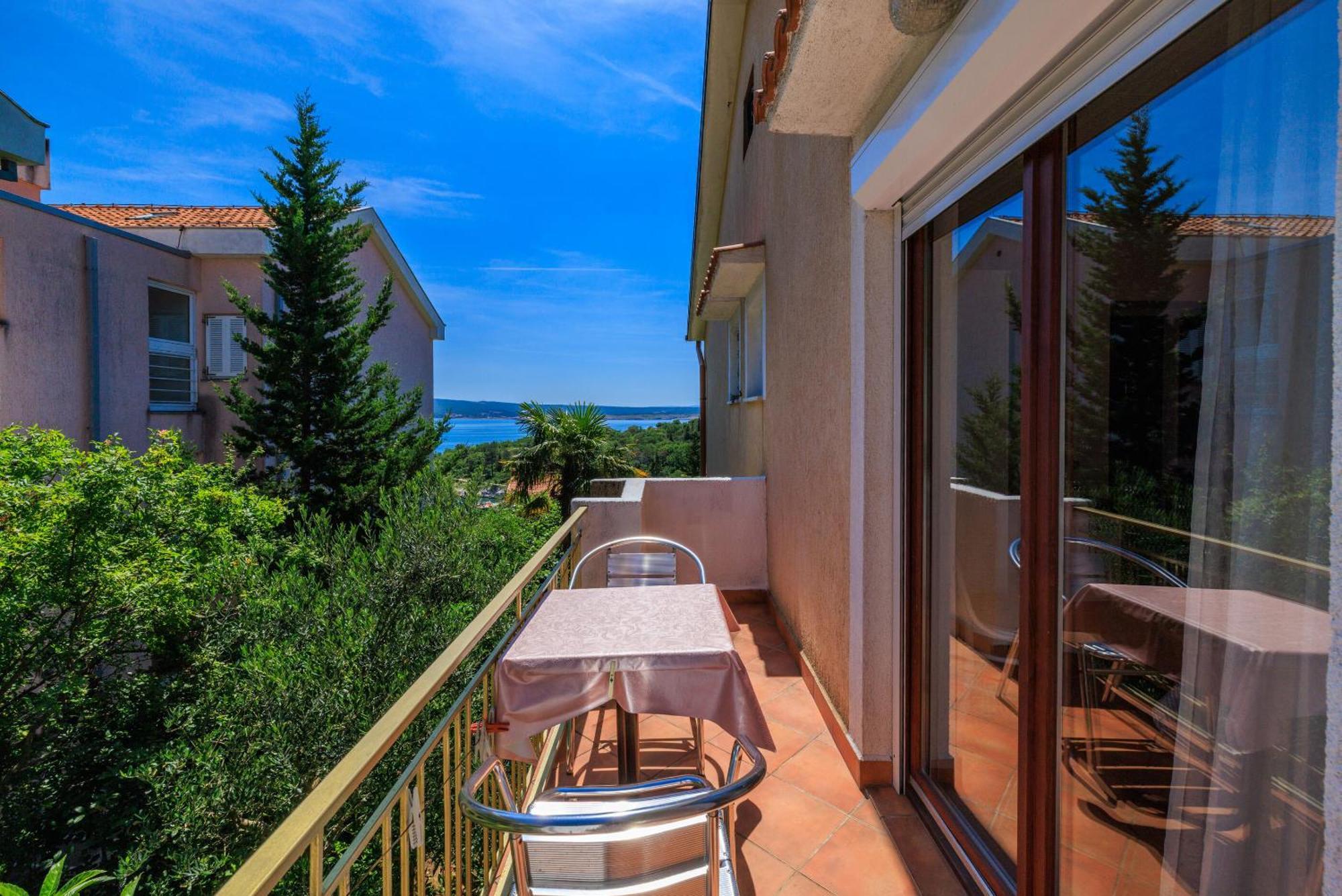 Apartments And Room Mirjana Dramalj Exterior photo
