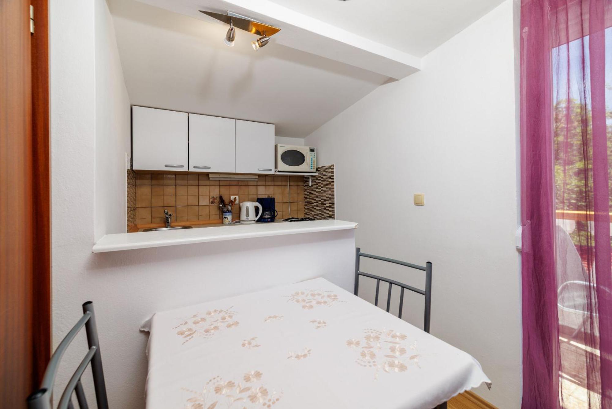 Apartments And Room Mirjana Dramalj Exterior photo