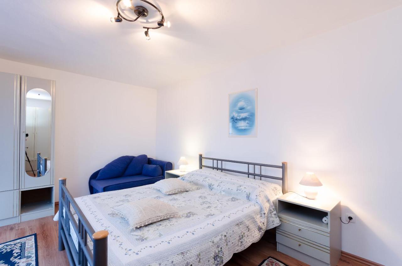 Apartments And Room Mirjana Dramalj Exterior photo