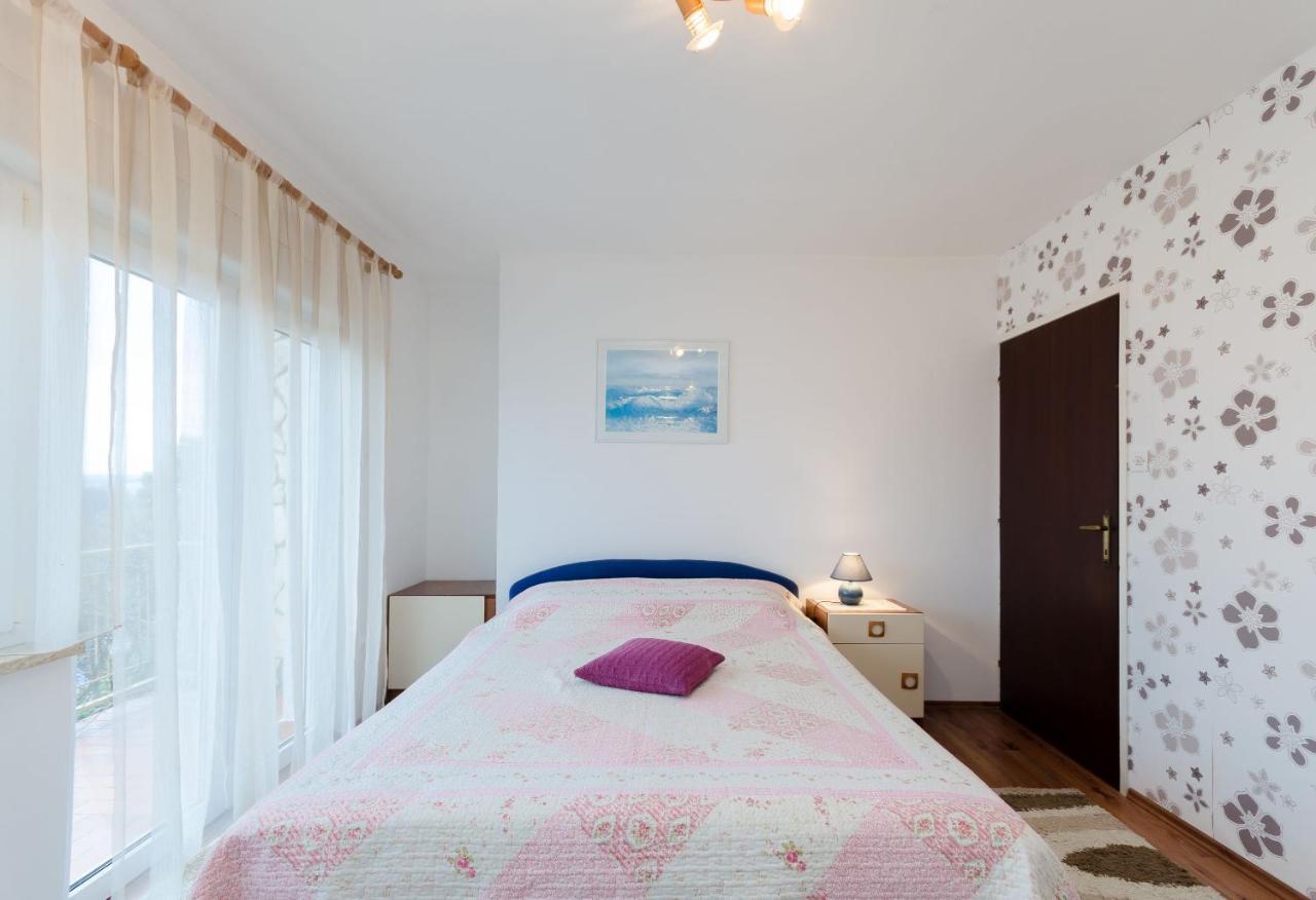Apartments And Room Mirjana Dramalj Exterior photo